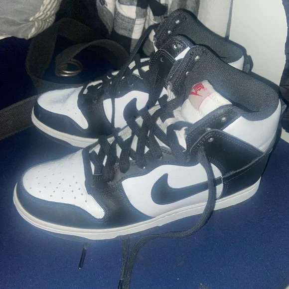 Worn once! Smoke and pet free! - Picture 2 of 3